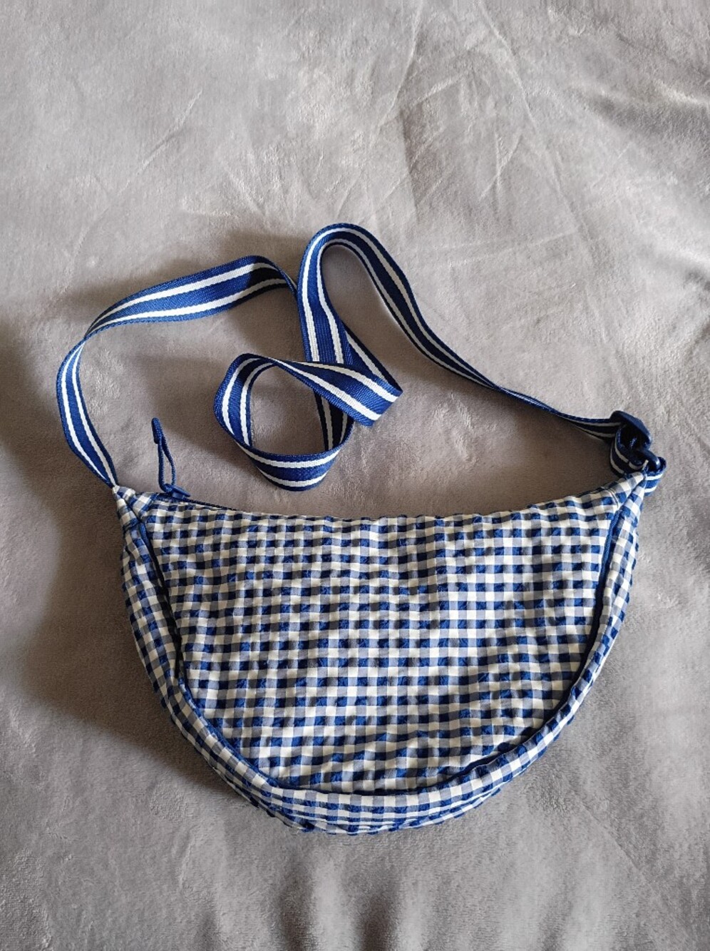 Uniglo Blue and White Gingham Round Mini Crossbody Sling Bag - Picture 2 of 6
